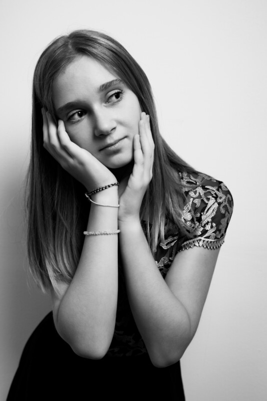 vystrašená dívka